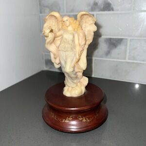"Isabel" Seraphim Classics Music Box Collection